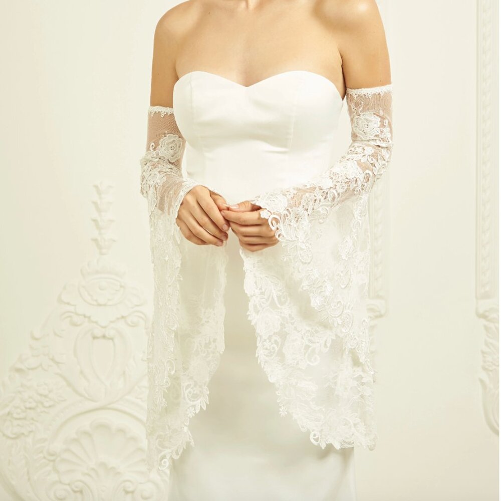 Dream Dresses Kaylee Detachable Bridal Bell Sleeves in White